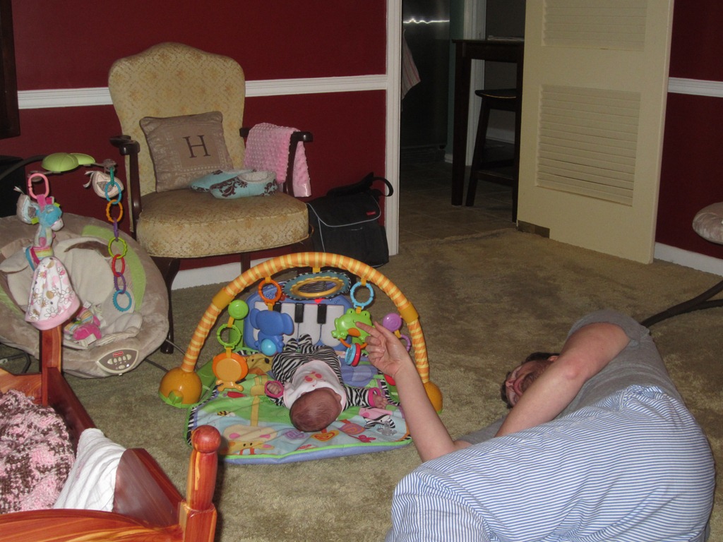 [Zoey--Daddy-playing23.jpg]