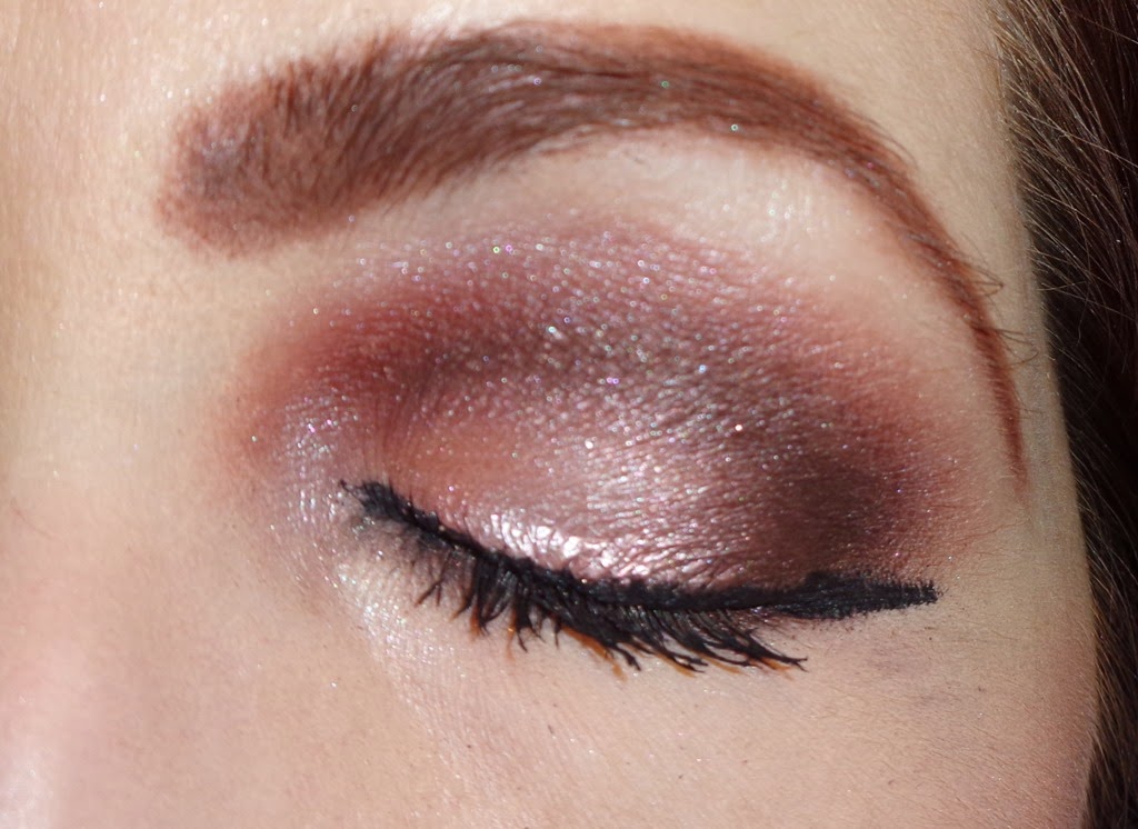 [look%2520with%2520Khloe%2520Kardazzle%2520Face%2520Palette_eye%2520closed%255B7%255D.jpg]