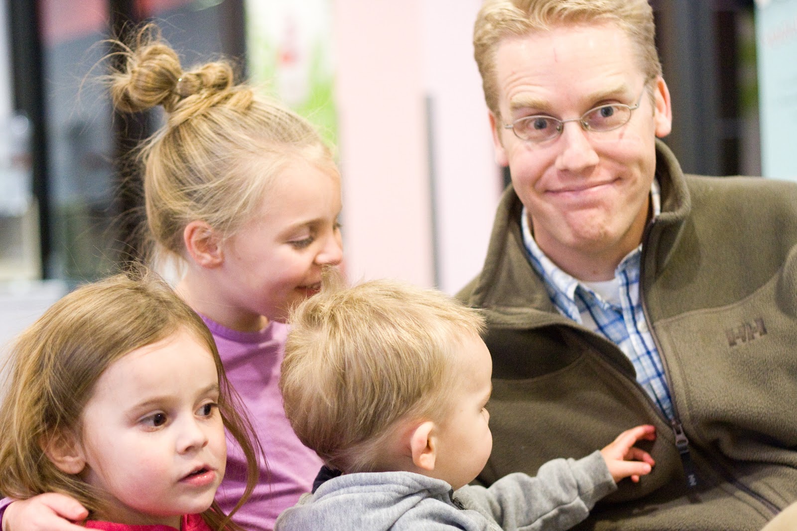 [12.3.12-yogurtland-dan-kids4.jpg]