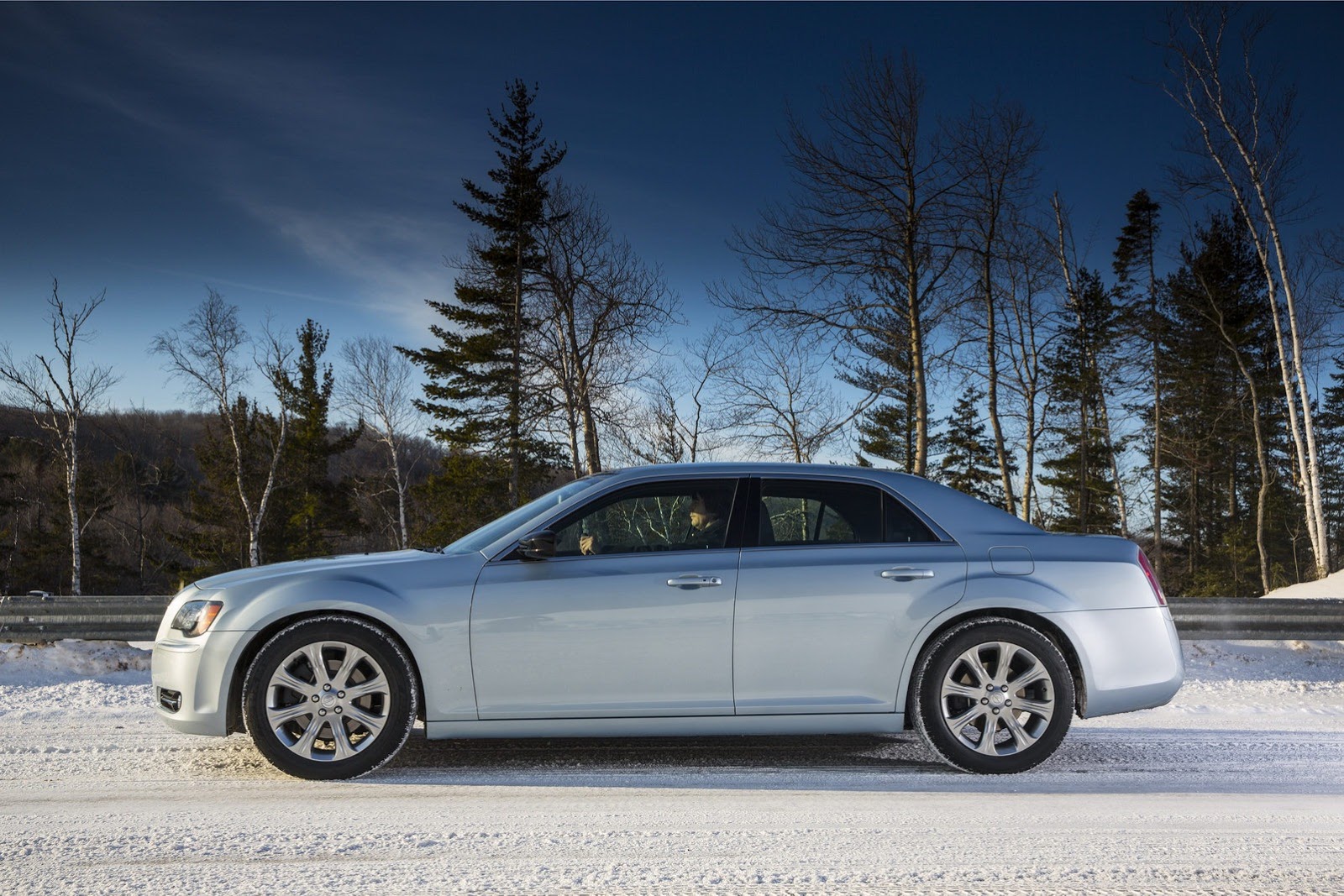 [2013-Chrysler-300-Glacier-11%255B2%255D.jpg]