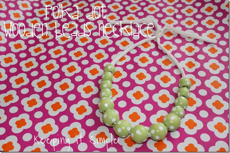 polka dot wooden beads necklace