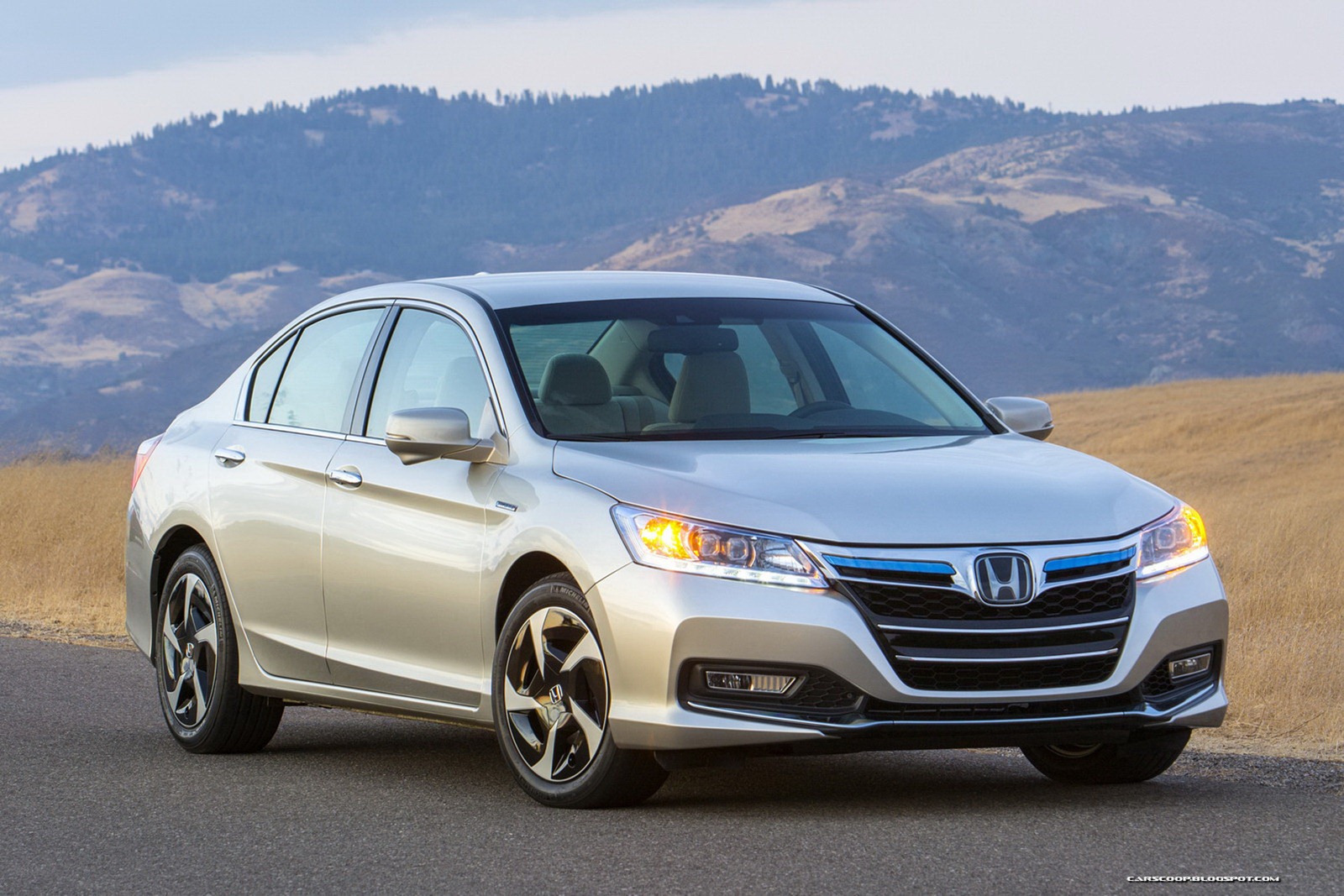 [2014_Honda_Accord_PHEV_204_%255B2%255D.jpg]