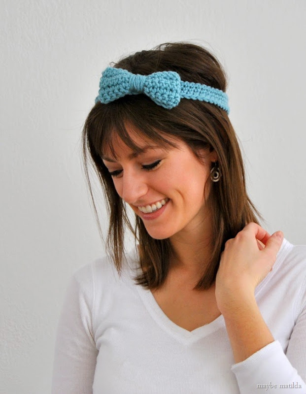 Get the free pattern to make this cute crochet bow headband! // www.maybematilda.com