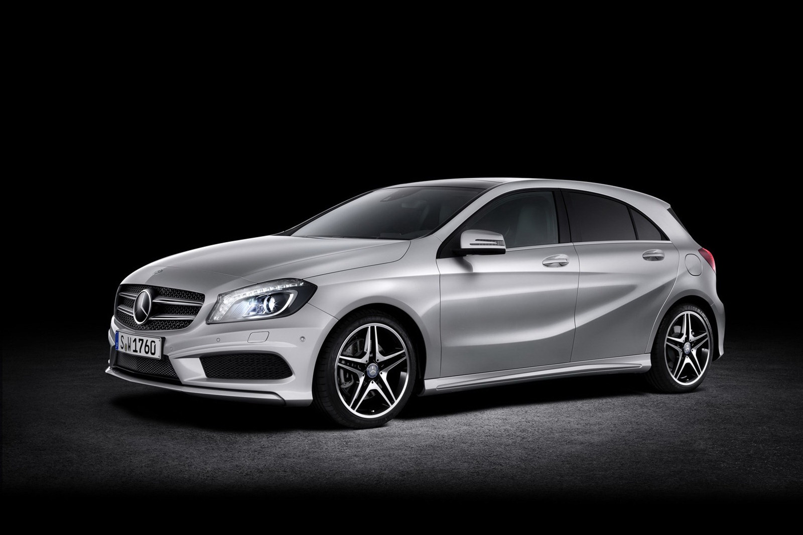 2012-Mercedes-Benz-A-Class-47[2].jpg
