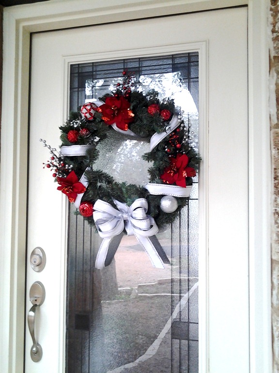 [red%2520%2526%2520silver%2520wreath%255B3%255D.jpg]