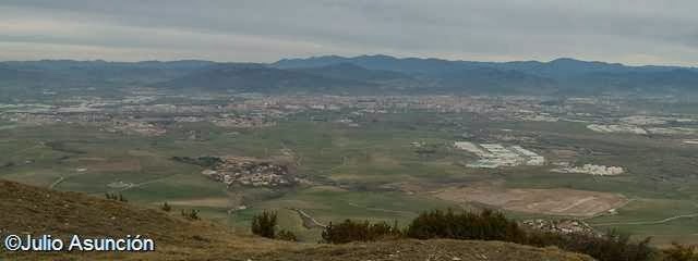 [Vista-de-Pamplona-desde-la-Sierra-de%255B2%255D.jpg]