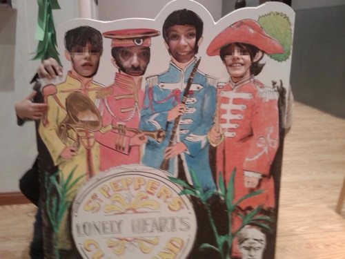foto tras los 4 beatles - 1p.jpg Foto tras los 4 beatles 1p