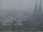 Vista da Catedral e da cidade através do Koelntriangle.