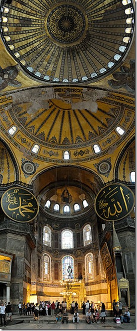 247px-HagiaSophia_DomeVerticalPano_(pixinn.net)