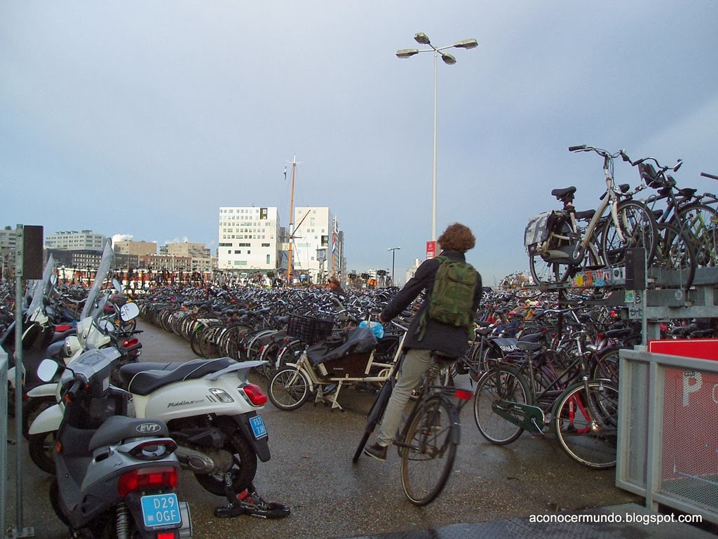 [Amsterdam.-Aparcamiento-bicicletas-C%255B2%255D.jpg]