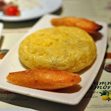 Truita de patates et pa amb tomaquet. La truita était vraiment fameuse, bien baveuse comme il faut en son centre.