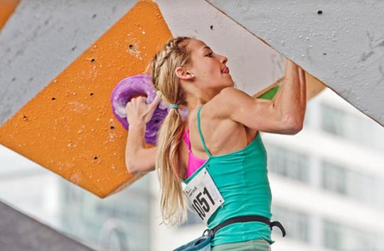 [girls-rock-climbing-10%255B2%255D.jpg]