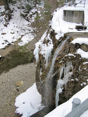 中之宿トンネルの湧水