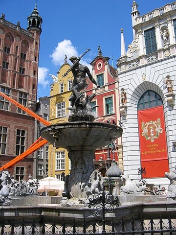 [449px-Pl-gdansk-neptun2004%255B3%255D.jpg]