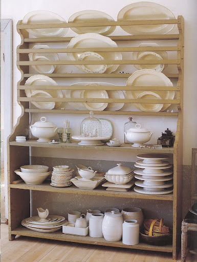 Practical: taupe-colored sideboard with open shelves and integrated plate rack.