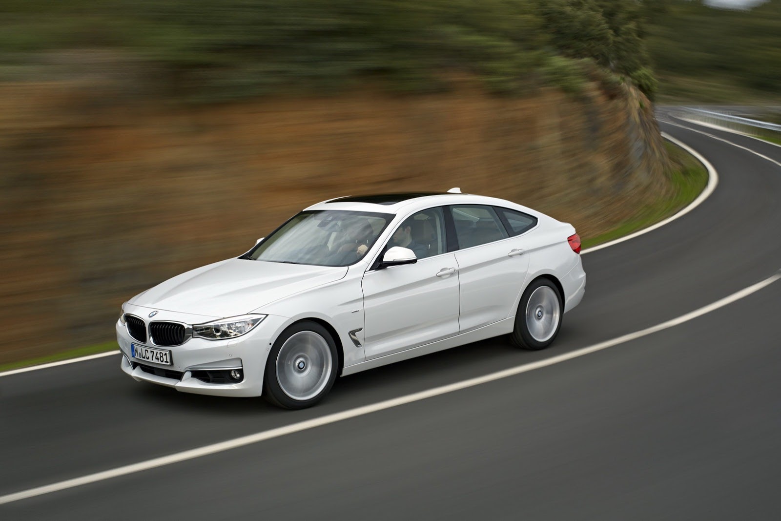 BMW-3-GT-CarScooP6[2].jpg