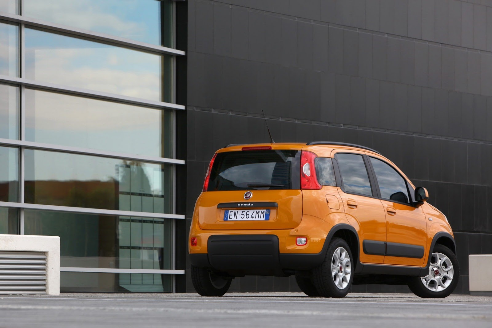 [2013-Fiat-Panda-Trekking-33%255B2%255D.jpg]