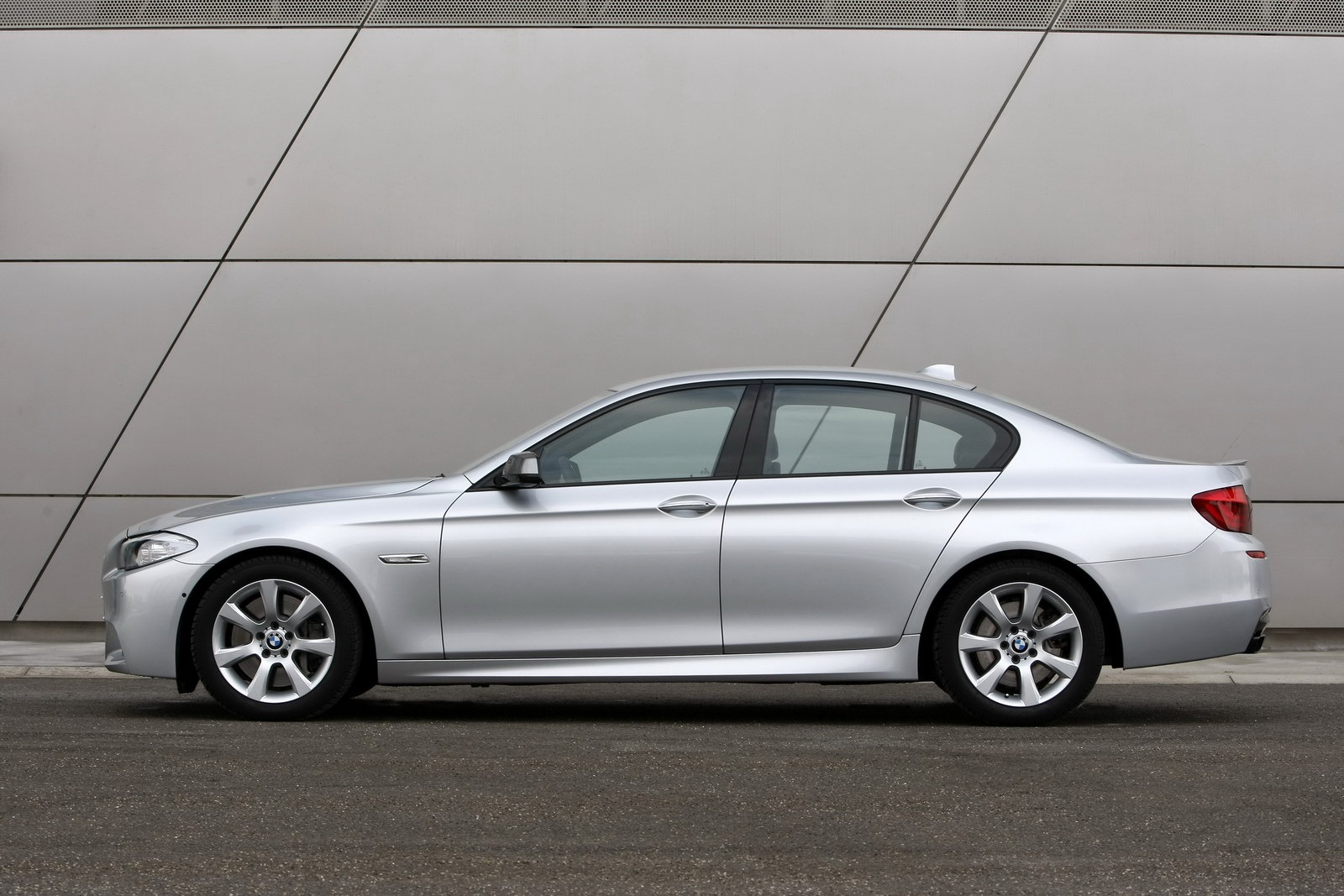 [BMW-M550d-xDrive-50%255B2%255D.jpg]