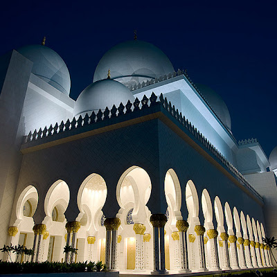 Another shot of the Sheikh Zayed Mosque in Abu Dhabi, this time after sunset.Join my Flickr group and your photo could be featured in my blog.For more visit my blog: www.momentaryawe.com/blog<br> © Catalin Marin<br> 2980108479.jpg
