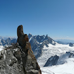 Piton Sud. En arri�re plan l'Aiguille de Rochefort et la Dent du G�ant
