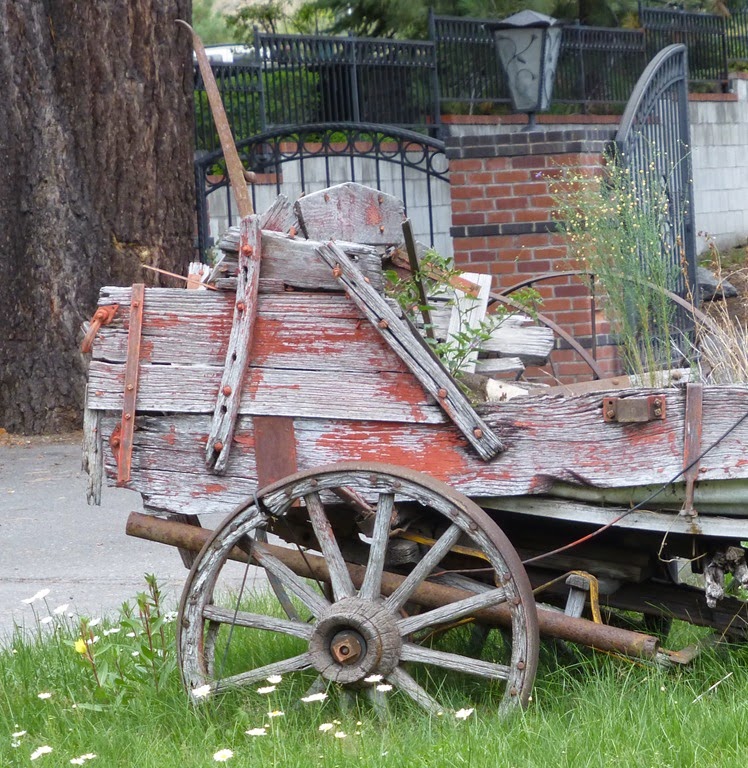 [Bits%2520of%2520Red%2520CrystalHarling%255B3%255D.jpg]