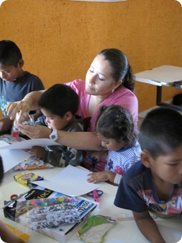 121110 LucyReyna con Benjamin RG y 2 niños en Lirio de los Valles 121110 LucyReyna con Benjamin RG y 2 niños en Lirio de los Valles