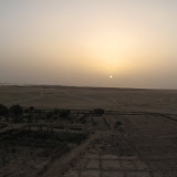 Coucher de soleil, au loin, le Lac Nasser et au delà, lEgypte