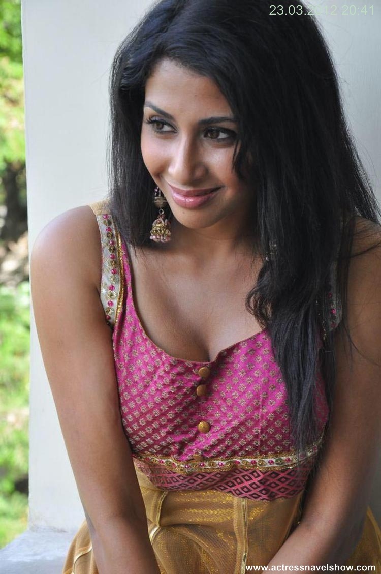 [Actress-Gayathri-Hot-Spicy-Gallery-%2520%252820%2529%255B3%255D.jpg]