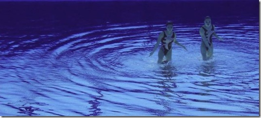 synchronized-swimmers-underwater-1