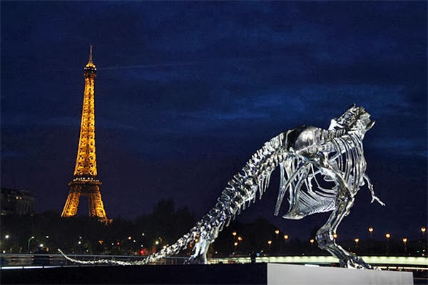 Chrome T-Rex скульптура на берегу Сены в Париже (10 фото) | Картинка №7