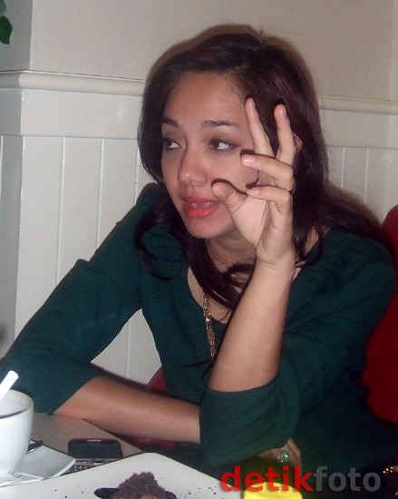 [Dea%2520Tungga%2520Esti%2520Explaining%255B23%255D.jpg]