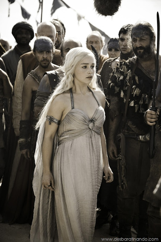 emilia-clarke- Daenerys-Targaryen-linda-sexy-game-of-trhones-guerra-dos-tronos-sexta-proibida-desbaratinando (45)