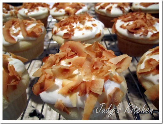 coastal living's coconut cupcakes (4)