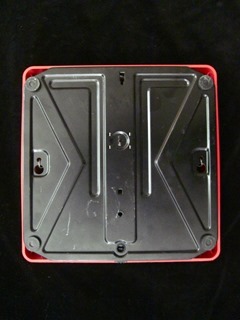 Mechanical scale that weighs up to 120 pounds or 55 kilograms. Top in red plastic that also features a shoe size scale.