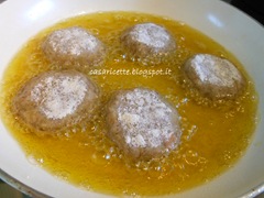 lcdr polpette di lenticchie che friggono in olio bollente lcdr polpette di lenticchie che friggono in olio bollente