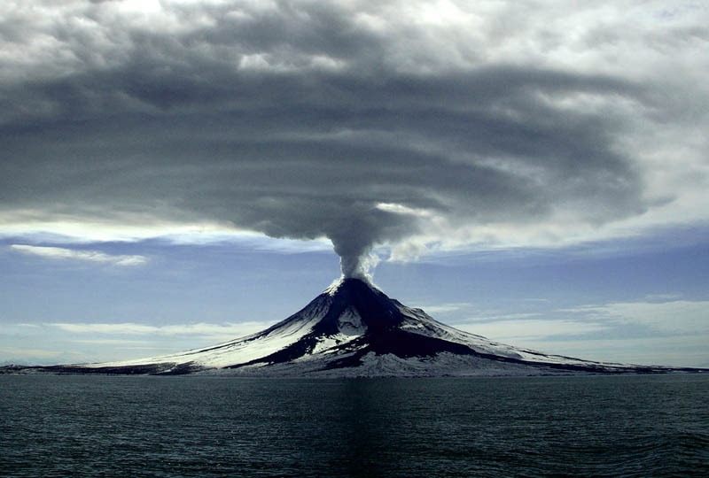 [mt-augustine-alaska-2006-volcanic-eruption%255B6%255D.jpg]