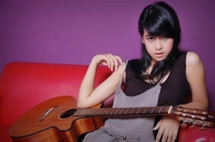 [27%2520Foto%2520Artis%2520Selebriti%2520Maudy%2520Ayunda%2520upl%2520by%2520FotoSelebriti.NET%255B3%255D.jpg]