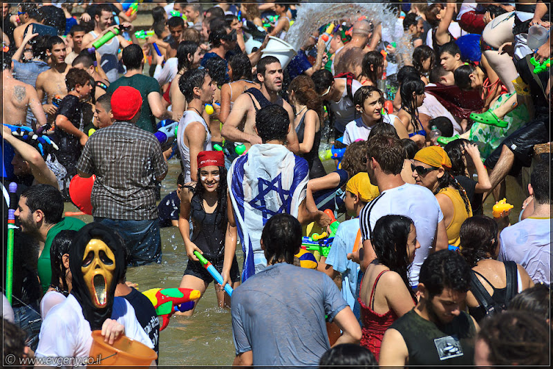 il/Настоящее мочилово в центре Тель Авива (20110701 ta water war 069 6831)