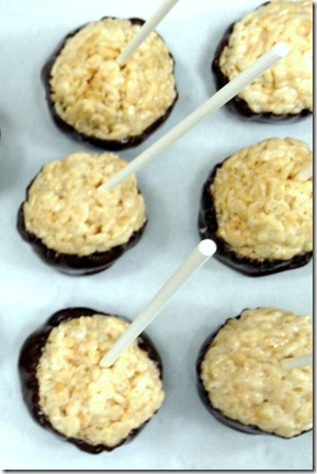 rice-krispie-treats-lollipops-chocolate