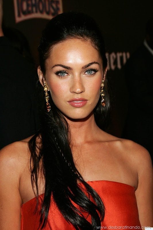 megan-fox-linda-sensual-sexy-sedutora-gostosa-pics-picture-fotos-foto-photos-vestido-saia-salto-lingerie-boobs-decote-sexta-proibida-desbaratinando (426)