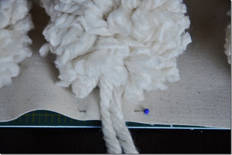 mondopompompillow 028