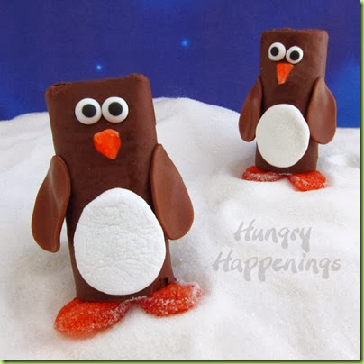 Chrismtas edible crafts, kids crafts, holiday chocolate treats, penguin snack cakes, Ho Ho penguins, Swiss Roll penguins