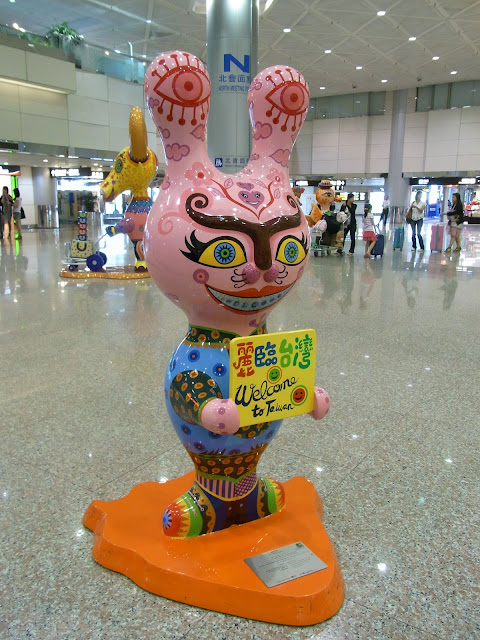 桃園空港で出迎えてくれた変なやつら。