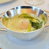 Loeuf, ail frais, ciboulette et parmesan.