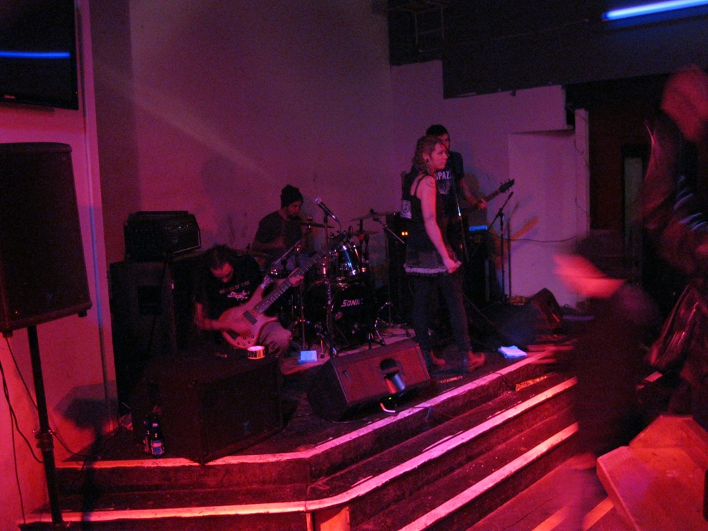 [Punk%2520%2526%2520Metal%2520Regent%2520Dec%252027-28%252C%25202010%2520007%255B3%255D.jpg]