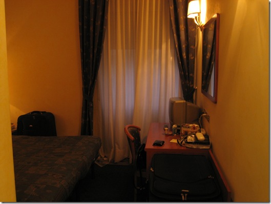 Hotel Laura Room 404 - Desk