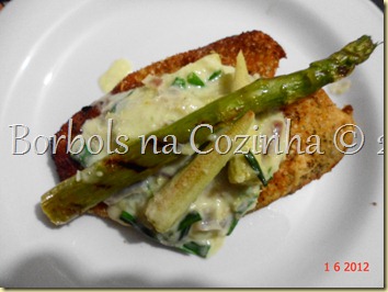 Filé de Peixe empando integral com aspargos grelhados e molho de leite de coco com mini milho Filé de Peixe empando integral com aspargos grelhados e molho de leite de coco com mini milho