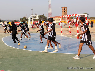 Séance d’entrainement de l’équipe de Mazembe, handball féminin au stadium omnisport Joseph Kabila Kabange de Lubumbashi. Radio Okapi/ Ph. John Bompengo