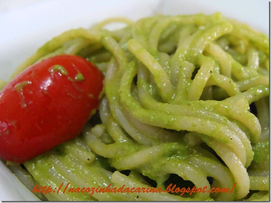 espaguete-ao-pesto-de-rucula-03 espaguete-ao-pesto-de-rucula-03