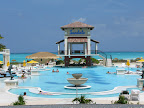How good does this look? Pool, ocean, sunshine...couldn't be a better combination.